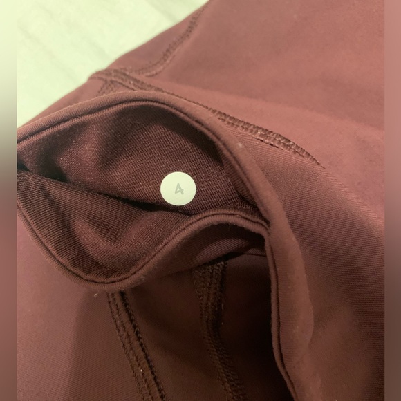 Lululemon size 4 leggings with side mesh panel burgundy - Picture 7 of 7